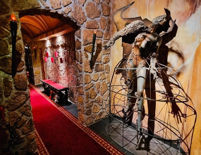 Castell Roissy - Bizarrstudio