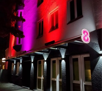 Willkommen im Laufhaus 8