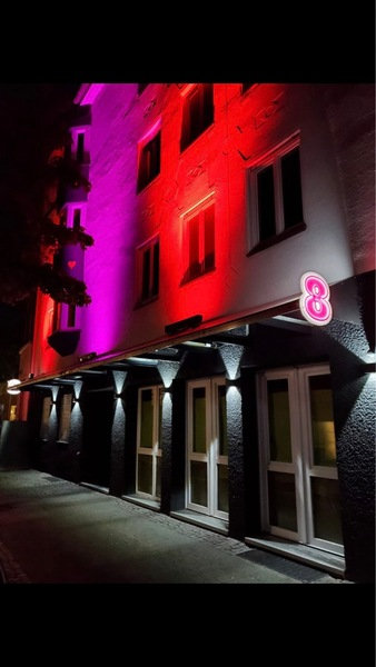 Willkommen im Laufhaus 8