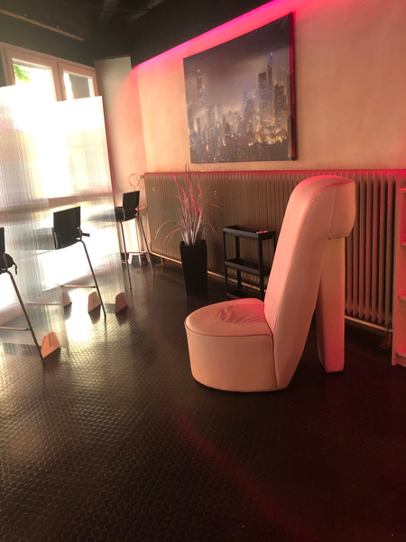 Willkommen im Laufhaus 8