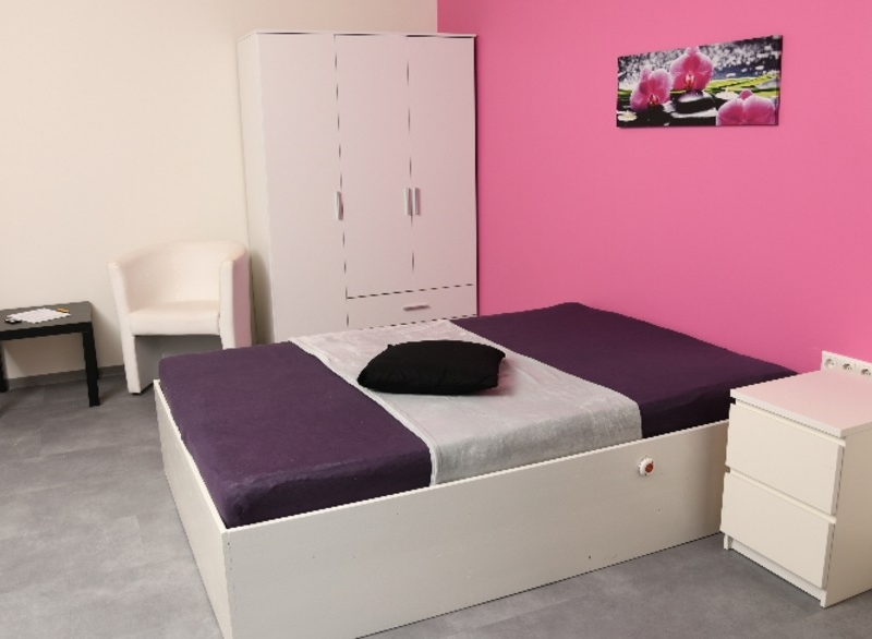 Willkommen im Laufhaus 8