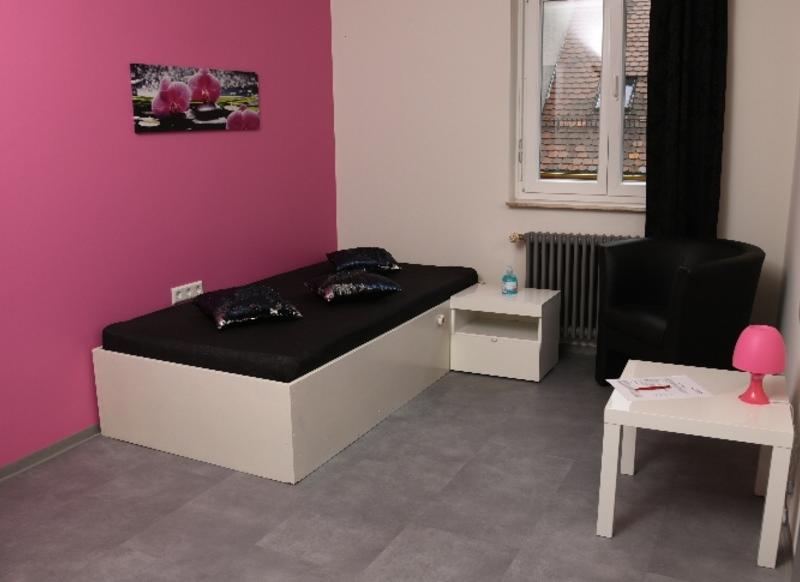 Willkommen im Laufhaus 8