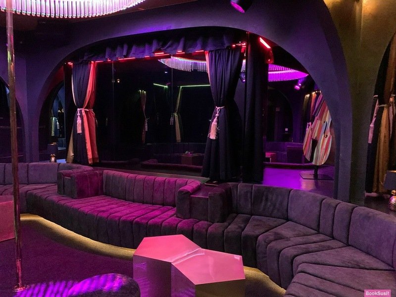 Baroq, Gentlemen`s Club