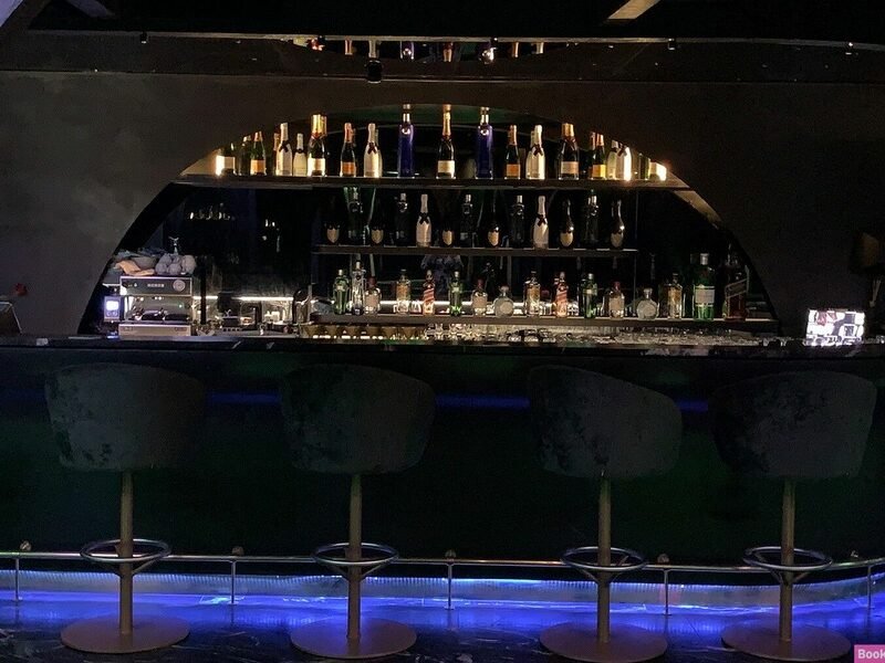 Baroq, Gentlemen`s Club