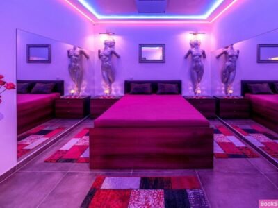La Chica Lounge