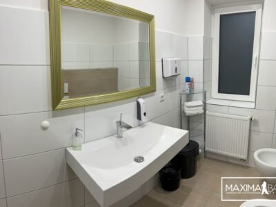 Maxima Bar